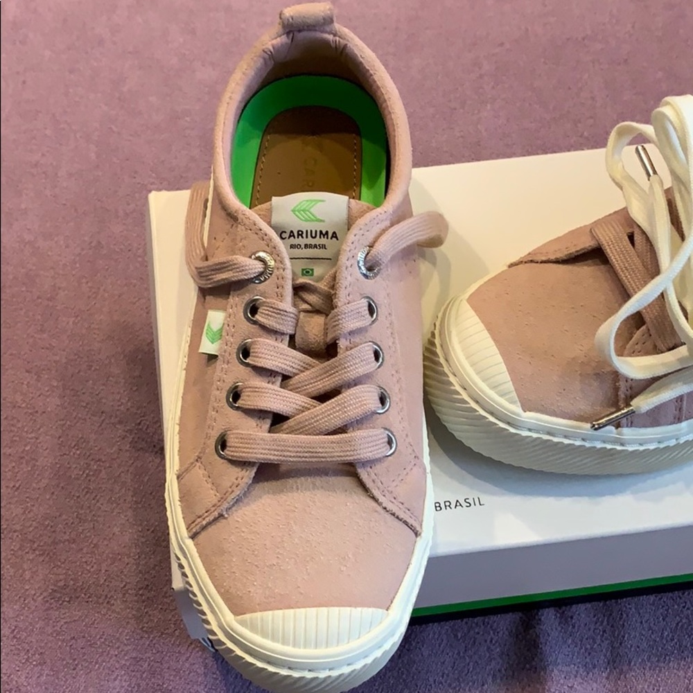 Cariuma OCA Classic Sneaker Size 6.5